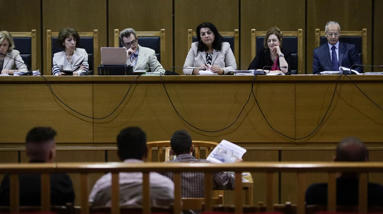 Δίκη Χρυσής Αυγής: Απαλλαγή για την επίθεση στο «Συνεργείο» λόγω νέου ΠΚ