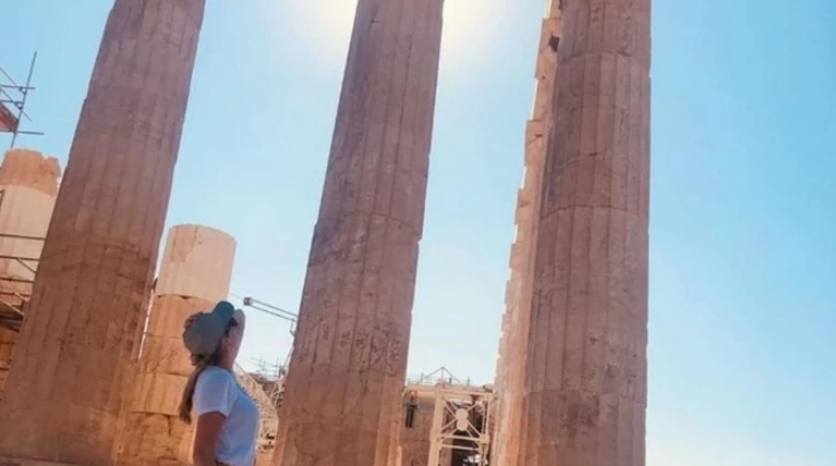 Η Κέιτ Άπτον κάνει διακοπές στην Ελλάδα
