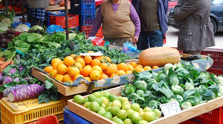 Συμπλοκή στη λαϊκή αγορά της Αγ. Παρασκευής: Του έκοψε το αυτί