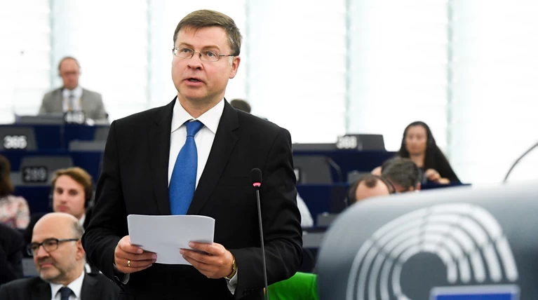 Ντομπρόβσκις: H ΕΕ αναζητά τρόπους να διευκολύνει τις επενδύσεις