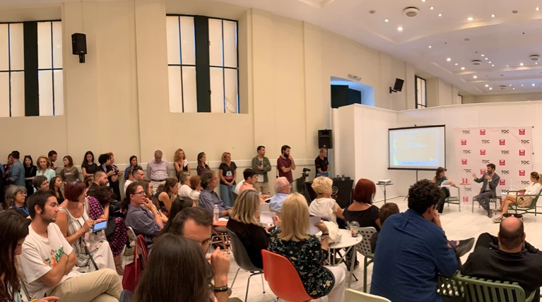 Art Athina: Κατάμεστη η αίθουσα στο Talk by THETOC