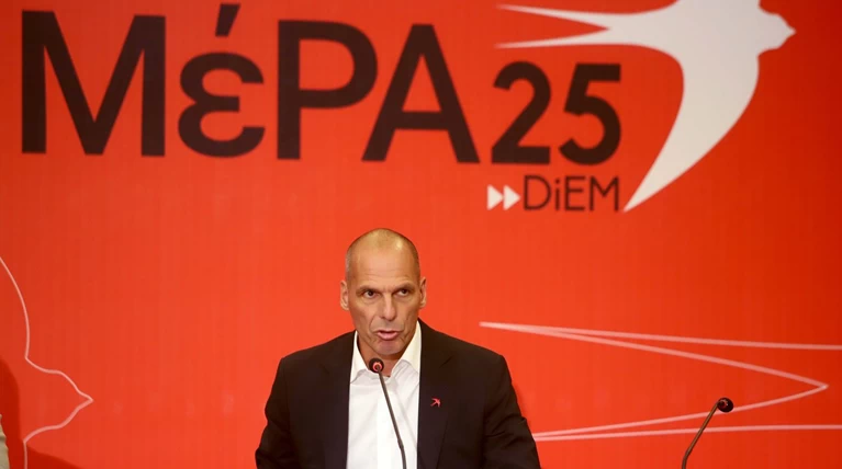 Βαρουφάκης: Mε ποιους θα έβλεπε την ταινία του Γαβρά