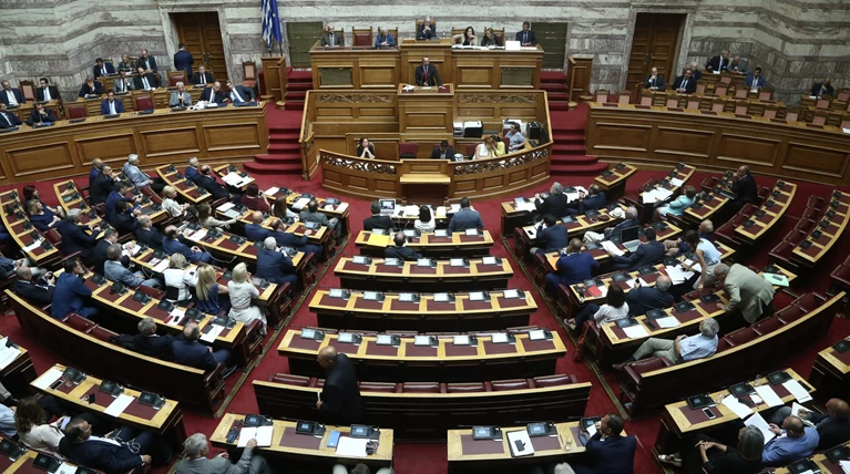 Ξεκινά η διαδικασία αναθεώρησης του Συντάγματος στη Βουλή