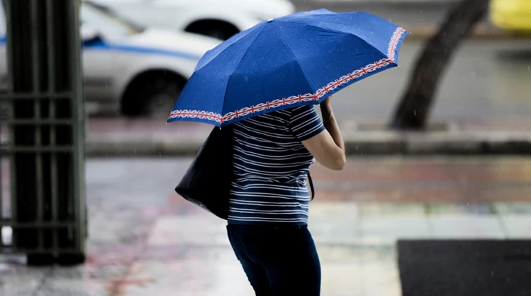Αλλάζει ο καιρός, έρχονται βροχές και καταιγίδες