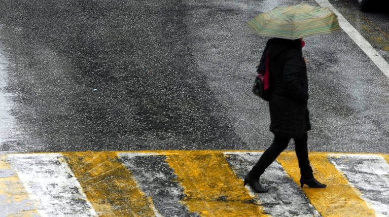 Meteo: Βροχές και στην Αττική, καταιγίδες με χαλαζοπτώσεις