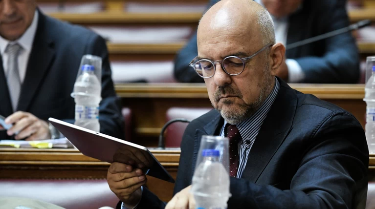 Απάντηση Παπαδημητρίου μετά τον σάλο για την τιμή του νερού