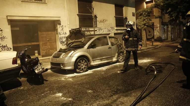Εντόπισαν νεκρό σε αυτοκίνητο που κάηκε στα Πατήσια