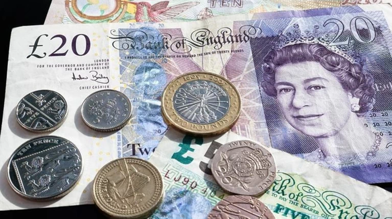 Η αβεβαιότητα του Brexit έπληξε τις θετικές αντιδράσεις στη στερλίνα