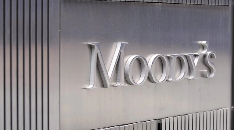 Moody's για Thomas Cook: Πλήγμα για τις ελληνικές τράπεζες