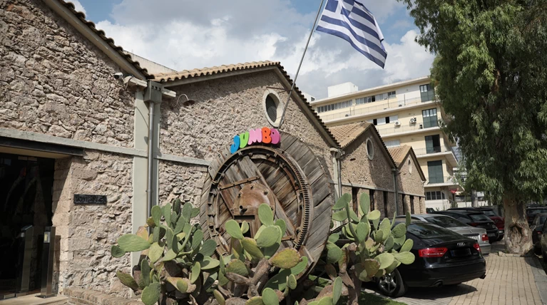 Παρέμβαση Ρουβίκωνα στα κεντρικά γραφεία της Jumbo