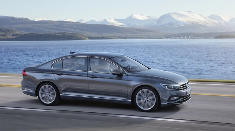 Το νέο Volkswagen Passat έφτασε στις εκθέσεις στην Ελλάδα