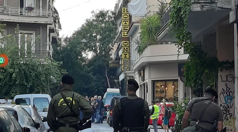 Eπιχείρηση της ΕΛΑΣ σε δύο καταλήψεις στα Εξάρχεια
