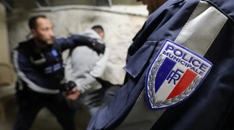Γαλλία: Τριάντα ένας Πακιστανοί βρέθηκαν κρυμμένοι μέσα σε φορτηγό