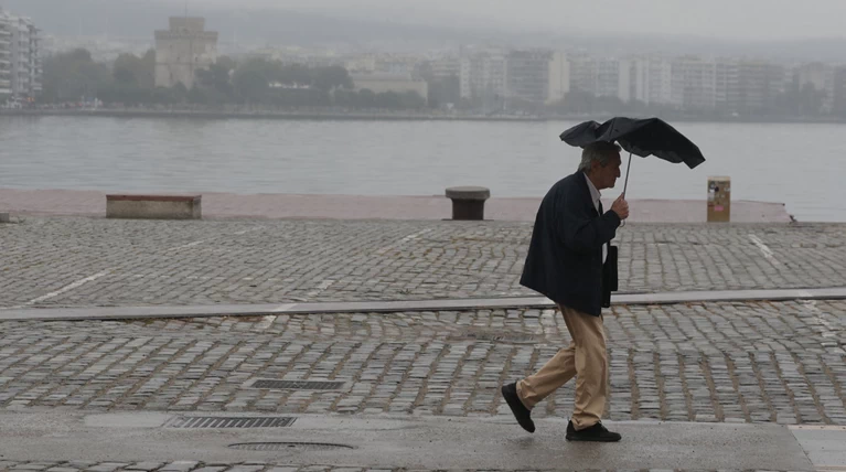 Νέο κύμα κακοκαιρίας από το απόγευμα - Πότε υποχωρεί