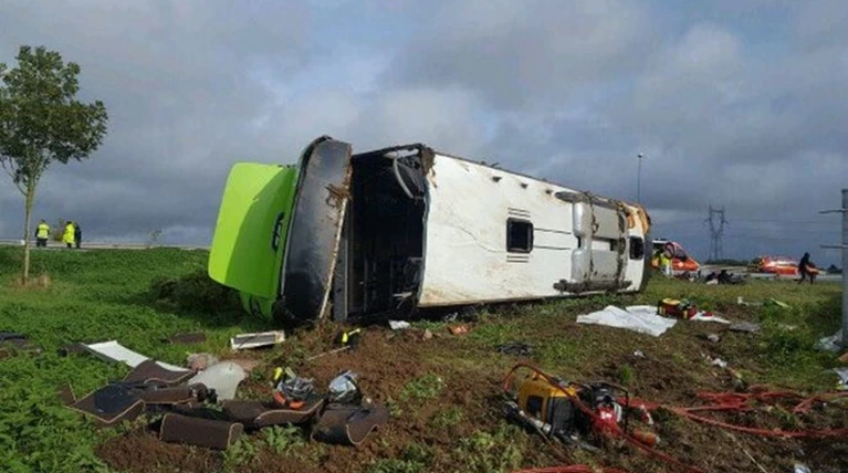 Αναποδογύρισε λεωφορείο στη Γαλλία - 33 τραυματίες