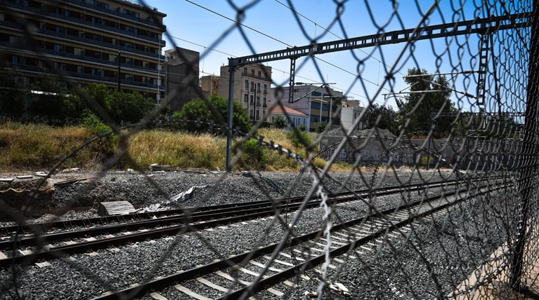 Σύγκρουση τρένων στου Ρέντη - Καθυστερήσεις στον Προαστιακό