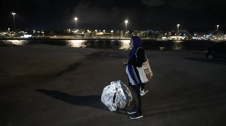 Διαμαρτυρία στη Νάουσα κατά προσφύγων, άλλοι 155 στον Πειραιά