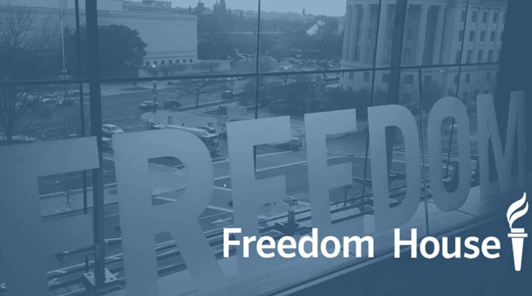 Freedom House: Eνορχηστρωμένη παραπληροφόρηση από κυβερνήσεις