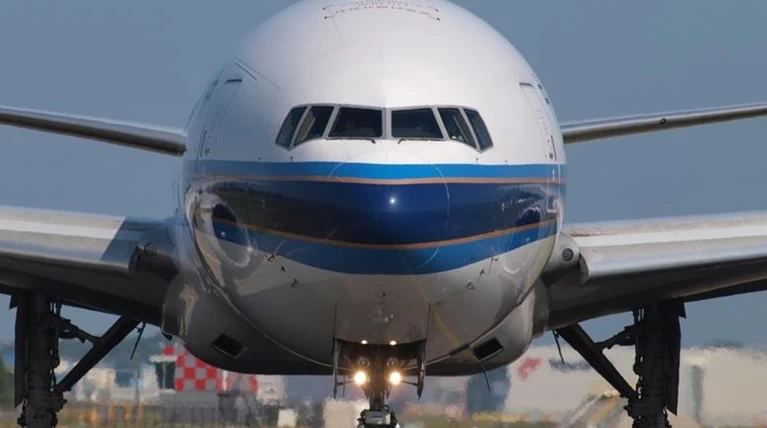 Αναγκαστική προσγείωση Boeing 777 στη Μόσχα με 488 επιβάτες