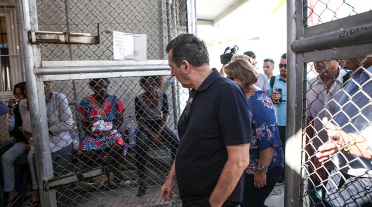 Χρυσοχοϊδης: «Πέρα από κάθε δυνατότητα διαχείρισης το προσφυγικό»
