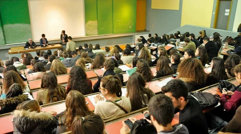 Βόμβα από το υπ. Παιδείας. Αναστολή λειτουργίας σε 38 τμήματα ΑΕΙ