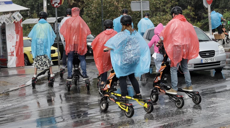 Βροχές, καταιγίδες και πτώση της θερμοκρασίας την Παρασκευή