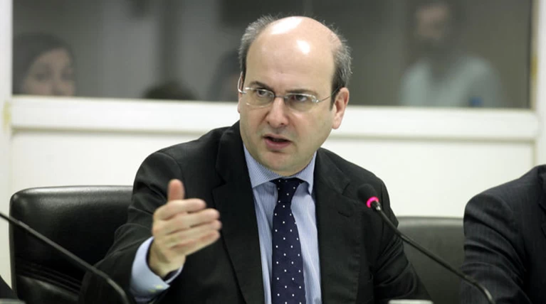 Χατζηδάκης: Με ευχές και με ματζούνια δεν εκσυγχονίζεται η ΔΕΗ
