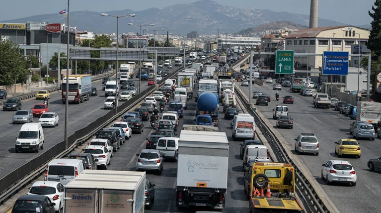 Mποτιλιάρισμα στον Κηφισό μετά από ανατροπή φορτηγού