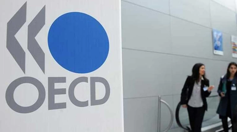 ΟΟΣΑ: Ανάπτυξη 2,1% το 2020, πρωτογενές πλεόνασμα 3,5%
