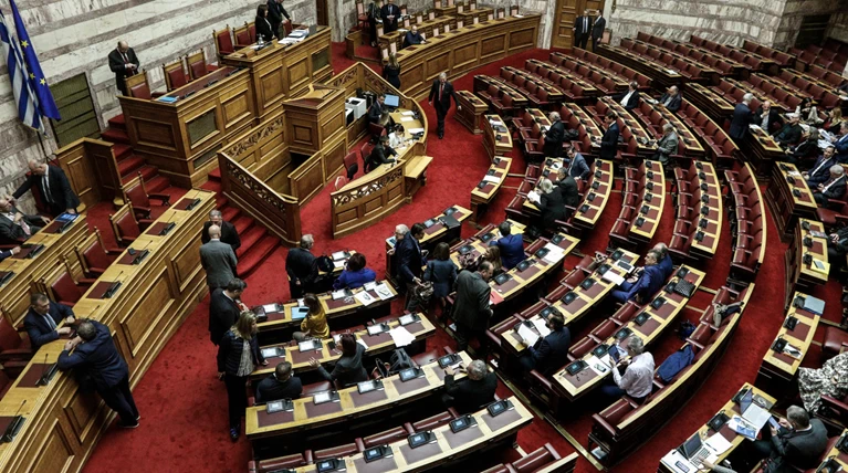 Αδεια η Βουλή στη συζήτηση για την αναθεώρηση του Συντάγματος