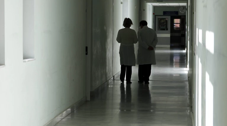 ΕΔΕ για τη μητέρα που υπέστη αλλεργικό σοκ μέσα σε μαιευτήριο