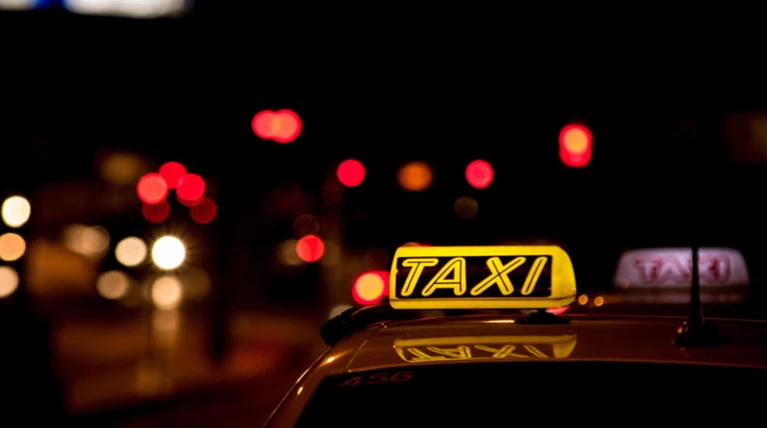 Χαμός στη δίκη του ηθοποιού που κατηγορείται για τον βιασμό ταξιτζή