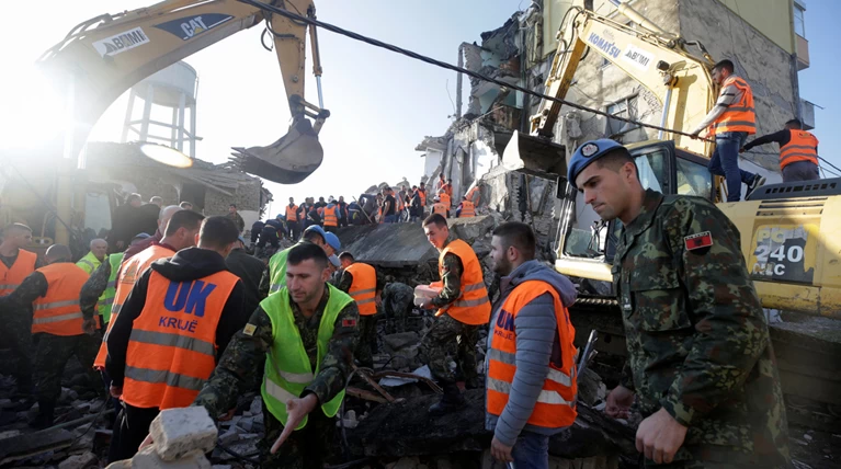 Ελληνική πρεσβεία: Δεν έχουμε πληροφορία για Έλληνα νεκρό η τραυματία