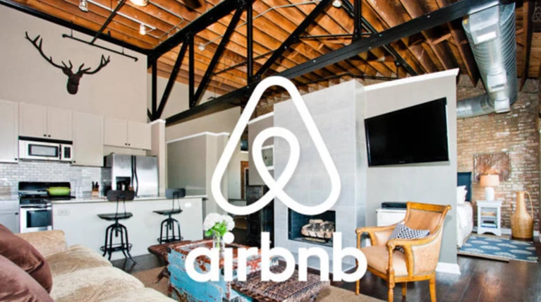 «Σαφάρι» για τα κρυμμένα εισοδήματα από Airbnb - «βαριά» πρόστιμα