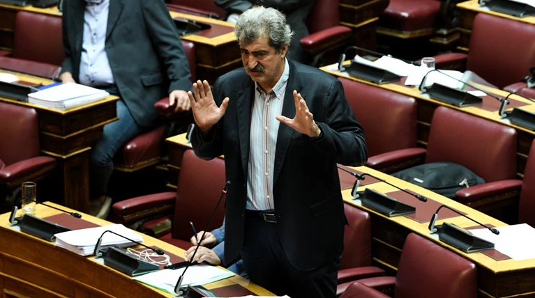 "Βράζει" ο ΣΥΡΙΖΑ για τις χυδαίες αναρτήσεις του Πολάκη