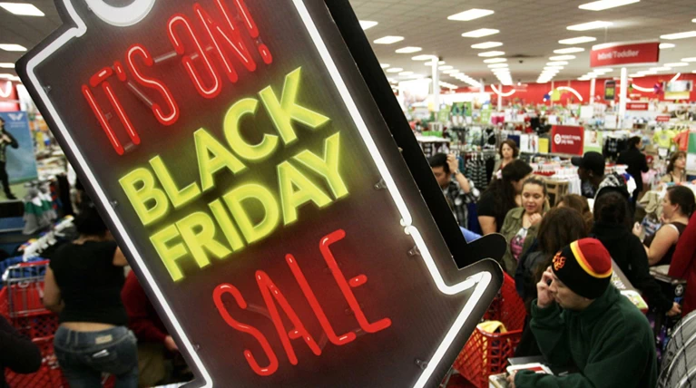 Black Friday στην Καλιφόρνια: Ζευγάρι σου κρατά θέση στην ουρά αντί 45 ευρώ