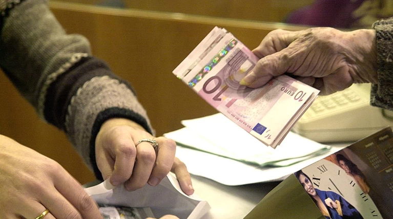 Μηδενίζονται τα επιτόκια στις καταθέσεις το 2020