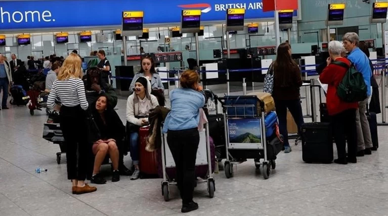 Με ηλεκτρονική άδεια το ταξίδι στη Βρετανία μετά το Brexit
