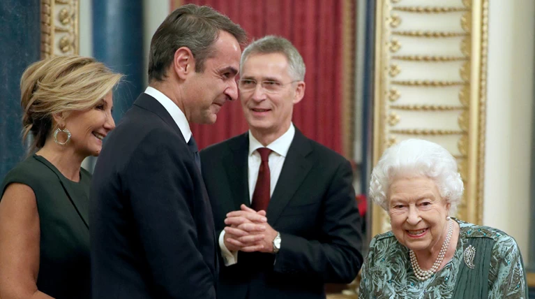 Μητσοτάκης και Μαρέβα στη δεξίωση της Ελισάβετ στο Μπάκιγχαμ
