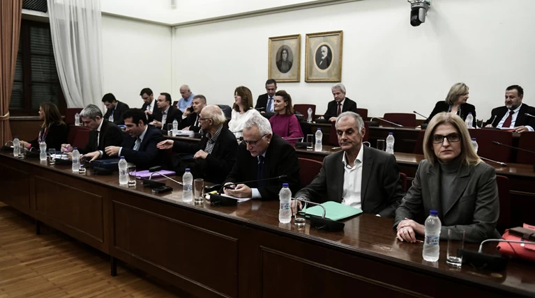 Novartis: Μετ' εμποδίων η κατάθεση Μανιαδάκη στην Προανακριτική Επιτροπή
