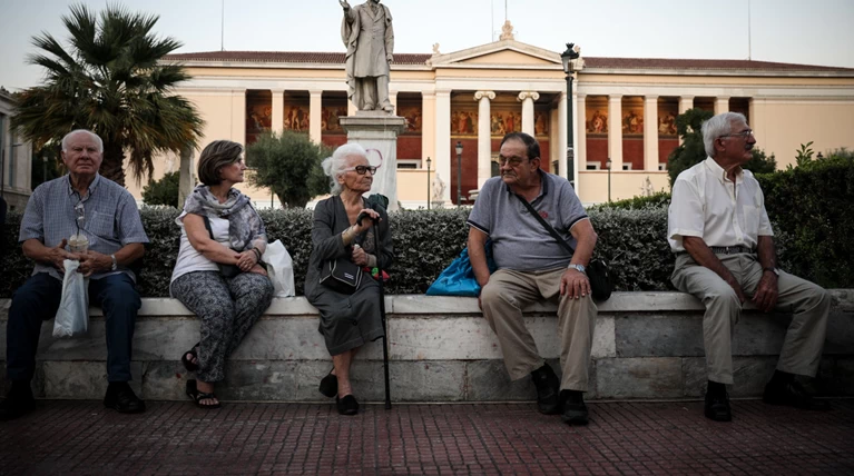 Ετσι οι φόροι κατάπιαν το εισόδημα των Ελλήνων - Την περίοδο των μνημονίων