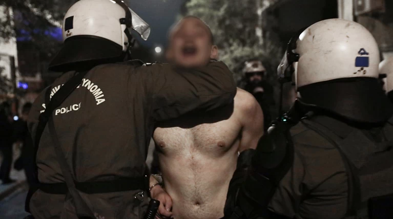ΣΥΡΙΖΑ: Άνδρες των ΜΑΤ εξευτέλιζαν διαδηλωτές - Υπεύθυνη η κυβέρνηση