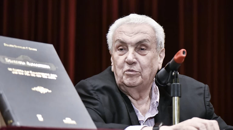 Δύσκολες ώρες στο νοσοκομείο για τον Δημήτρη Κοντομηνά