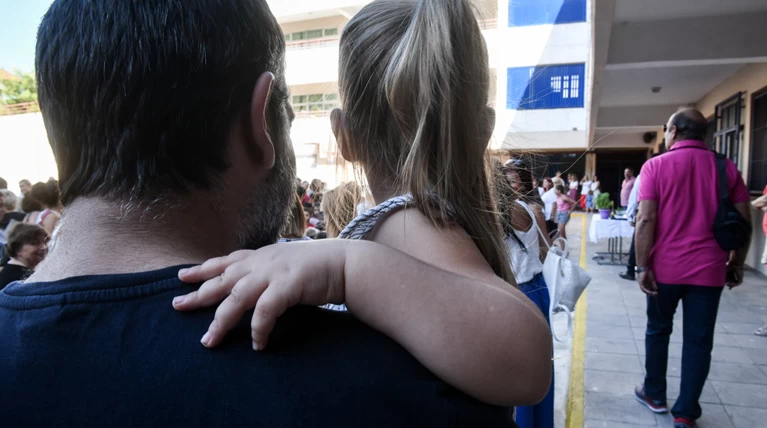 Αμπελόκηποι: Πατέρας έδειρε 11χρονο μαθητή επειδή μάλωσε με την κόρη του