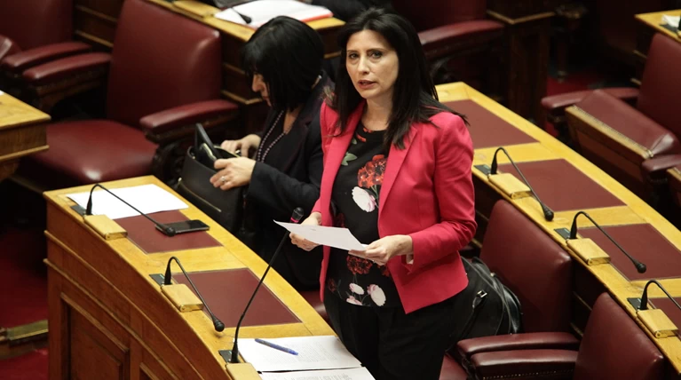 Χιλιάδες αστυνομικοί καταθέτουν αγωγές κατά της Νίνας Κασιμάτη