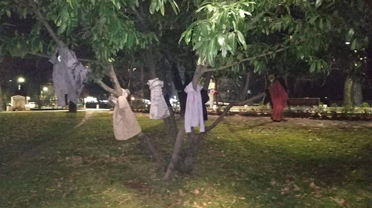 Πρωτοβουλία αγάπης στην Έδεσσα: Μπουφάν στα δέντρα για όσους έχουν ανάγκη