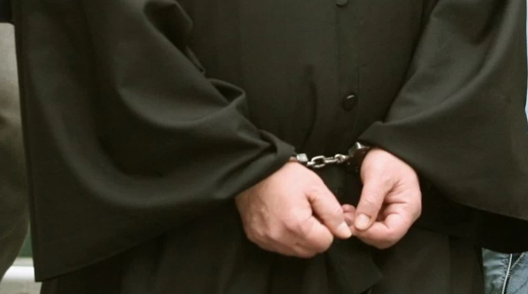 Ιερέας και αστυνομικός συνελήφθησαν για ασφαλιστικές απάτες