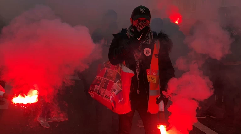 Χάος στη Γαλλία: Aπεργοί έκοψαν το ρεύμα σε χιλιάδες σπίτια