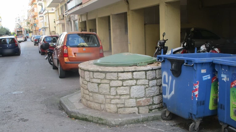 Καλαμάτα: Από θαύμα ζει το μωρό στον κάδο - Χάλασε το απορριμματοφόρο