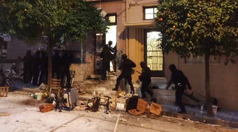 ΕΛ.ΑΣ για την επιχείρηση στο Κουκάκι: Δεν ασκήθηκε καμία βία